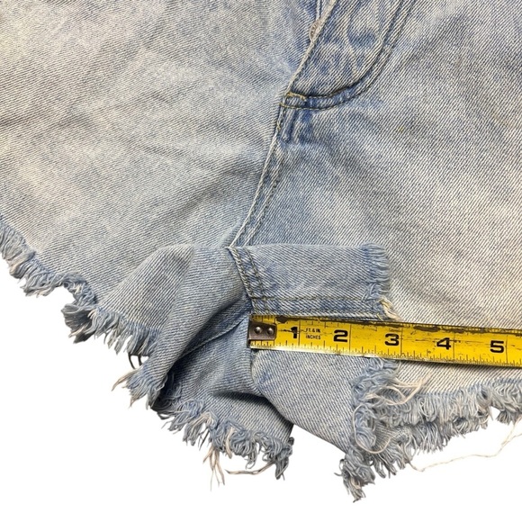 Free People Light Wash Denim Shorts Size 26 - Picture 5 of 5